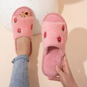 NWT Womens strawberry slipper slides